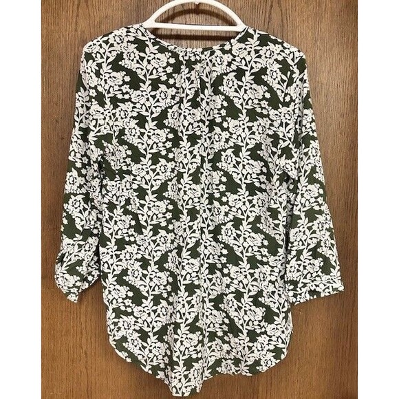 Fun2Fun Tunic Top Womens Small Floral Green White V Neck 3/4 Sleeve Blouse Relax - Picture 2 of 4
